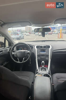 Седан Ford Fusion 2013 в 