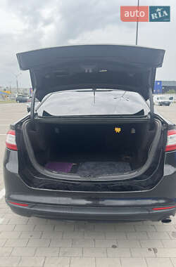 Седан Ford Fusion 2013 в 