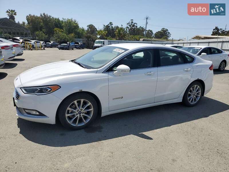 Седан Ford Fusion 2017 в 