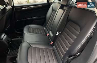 Седан Ford Fusion 2017 в 