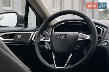 Седан Ford Fusion 2017 в 