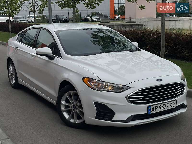 Седан Ford Fusion 2019 в 