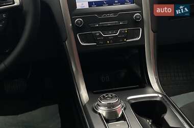 Седан Ford Fusion 2019 в 