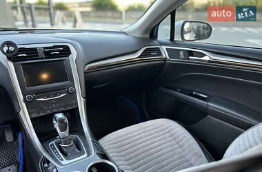 Седан Ford Fusion 2013 в 
