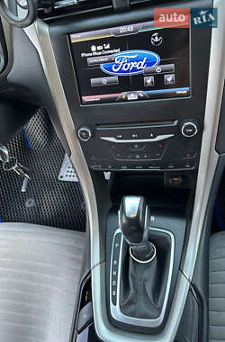 Седан Ford Fusion 2013 в 