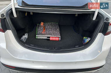 Седан Ford Fusion 2013 в 