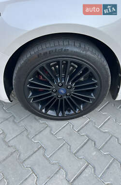 Седан Ford Fusion 2013 в 
