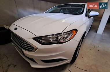 Седан Ford Fusion 2017 в 