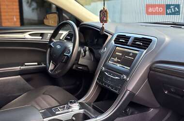 Седан Ford Fusion 2017 в 