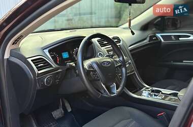 Седан Ford Fusion 2017 в 