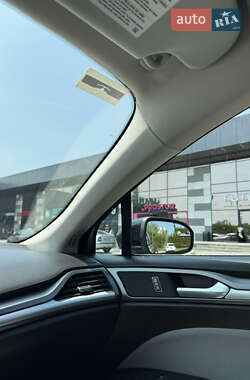 Седан Ford Fusion 2015 в 
