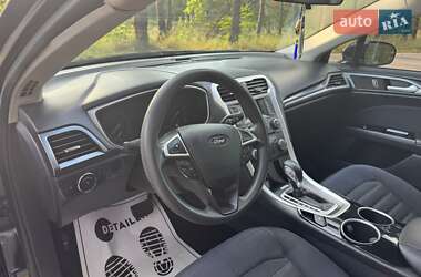 Седан Ford Fusion 2012 в 
