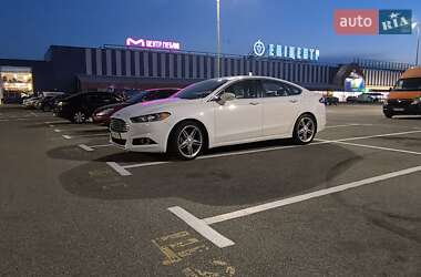 Седан Ford Fusion 2015 в 
