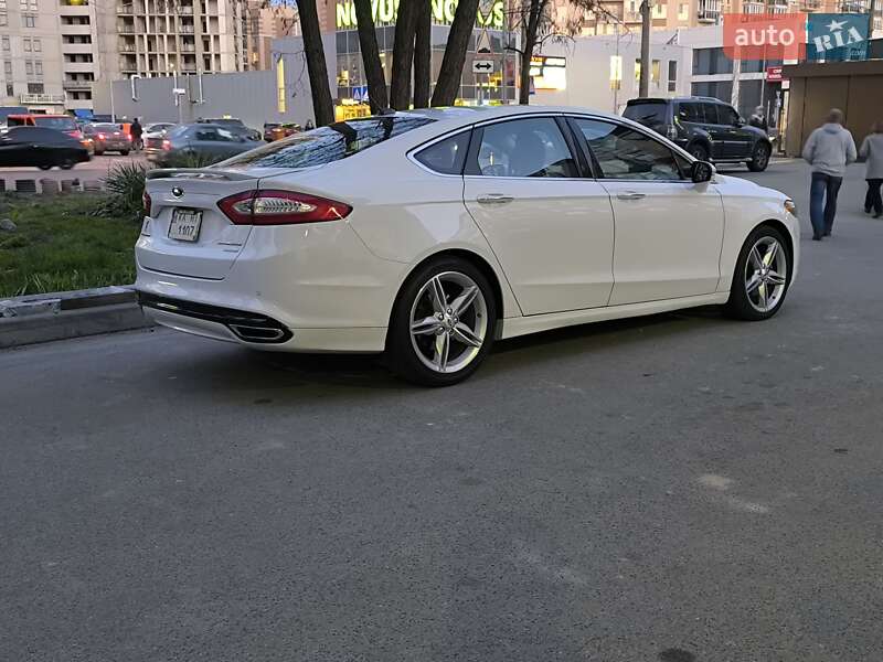 Седан Ford Fusion 2015 в Києві