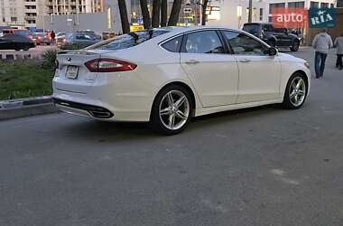 Седан Ford Fusion 2015 в 