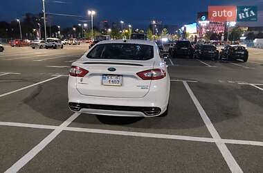 Седан Ford Fusion 2015 в 