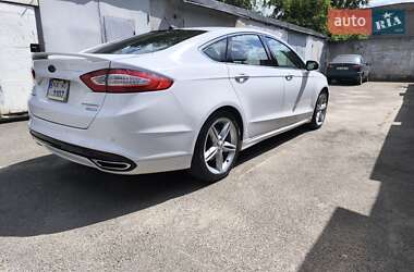 Седан Ford Fusion 2015 в 
