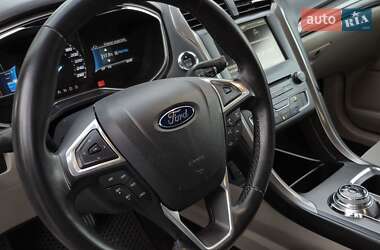 Седан Ford Fusion 2017 в 