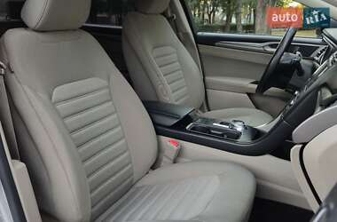 Седан Ford Fusion 2017 в 