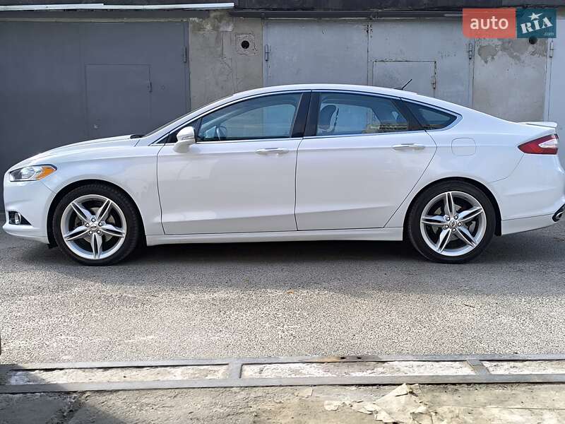 Седан Ford Fusion 2015 в Києві