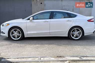 Седан Ford Fusion 2015 в 