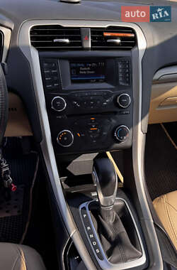 Седан Ford Fusion 2013 в 