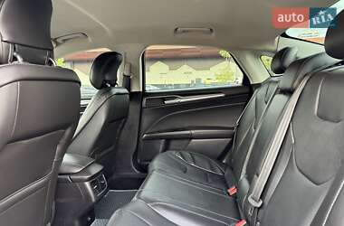 Седан Ford Fusion 2013 в 