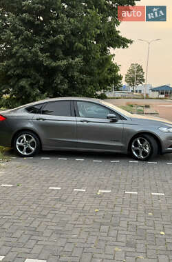 Седан Ford Fusion 2012 в 