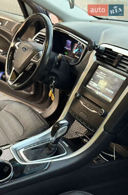 Седан Ford Fusion 2012 в 