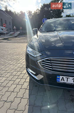 Седан Ford Fusion 2017 в 