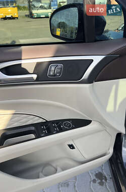 Седан Ford Fusion 2017 в 