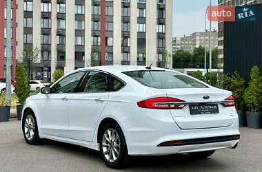 Седан Ford Fusion 2016 в 