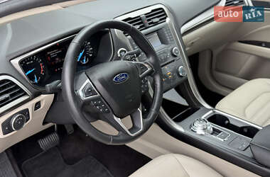 Седан Ford Fusion 2016 в 