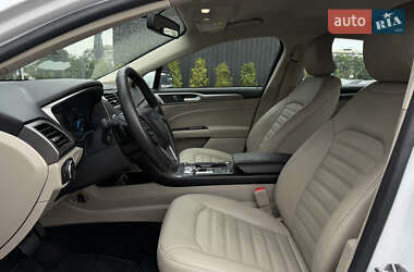 Седан Ford Fusion 2016 в 