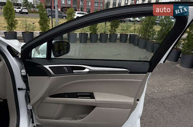 Седан Ford Fusion 2016 в 