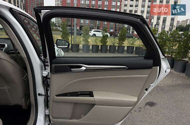 Седан Ford Fusion 2016 в 