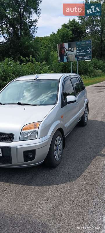 Хэтчбек Ford Fusion 2011 в 