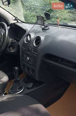 Хэтчбек Ford Fusion 2011 в 