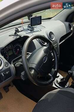 Хэтчбек Ford Fusion 2011 в 