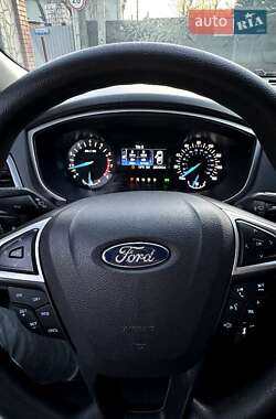Седан Ford Fusion 2016 в 