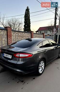 Седан Ford Fusion 2016 в 