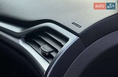Седан Ford Fusion 2016 в 