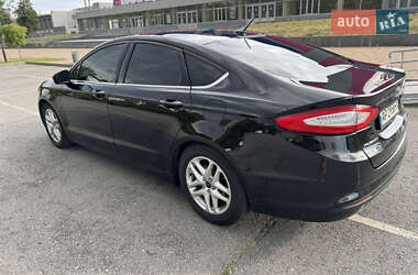 Седан Ford Fusion 2015 в 