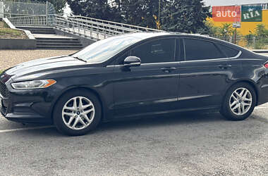 Седан Ford Fusion 2015 в 