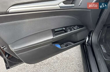 Седан Ford Fusion 2015 в 