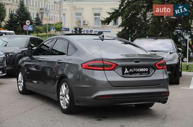 Седан Ford Fusion 2012 в 