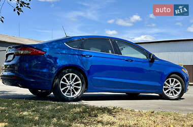 Седан Ford Fusion 2016 в 