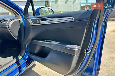 Седан Ford Fusion 2016 в 