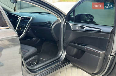 Седан Ford Fusion 2014 в 