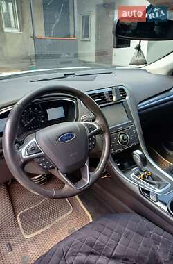 Седан Ford Fusion 2015 в 